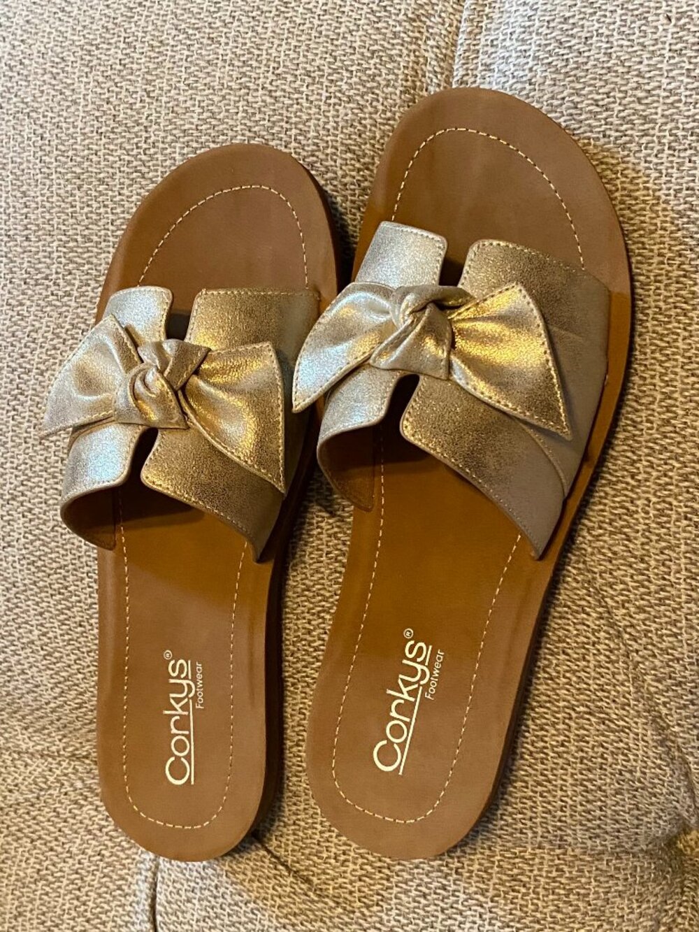 Corkys Too Cute Sandals in Gold Crinkle Metallic Size 10
